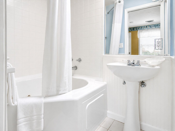 Bathroom 3, Colonial Acres Resort, Barnstable