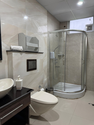 Bathroom, Manuni Inn Khanyara Rd, Kangra