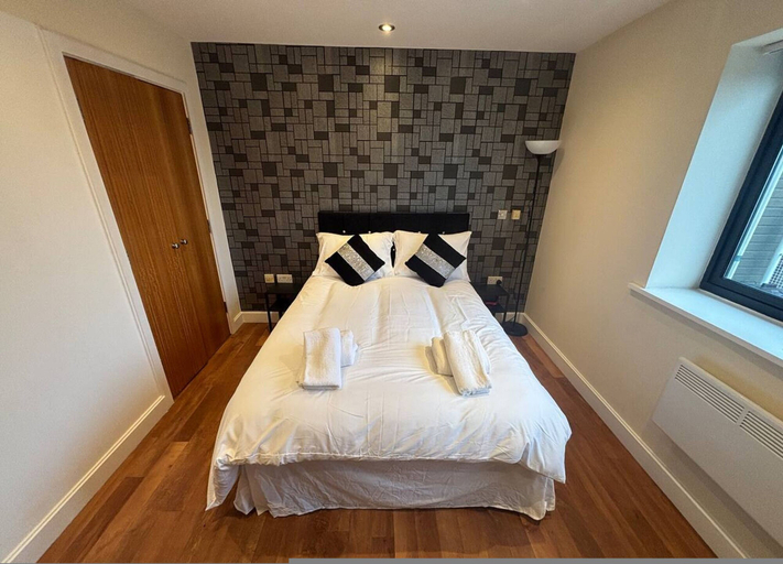 Room 5, Luxury Penthouse Apartment With Private Parking, Birmingham