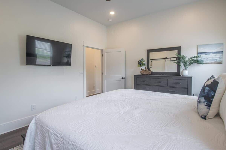 Room 2, Retreat at Gaston Point, Harrison