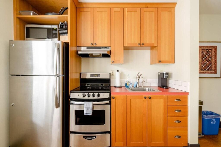 Private kitchen 3, The Cyrus by Stay Portland - Hawthorne, Multnomah