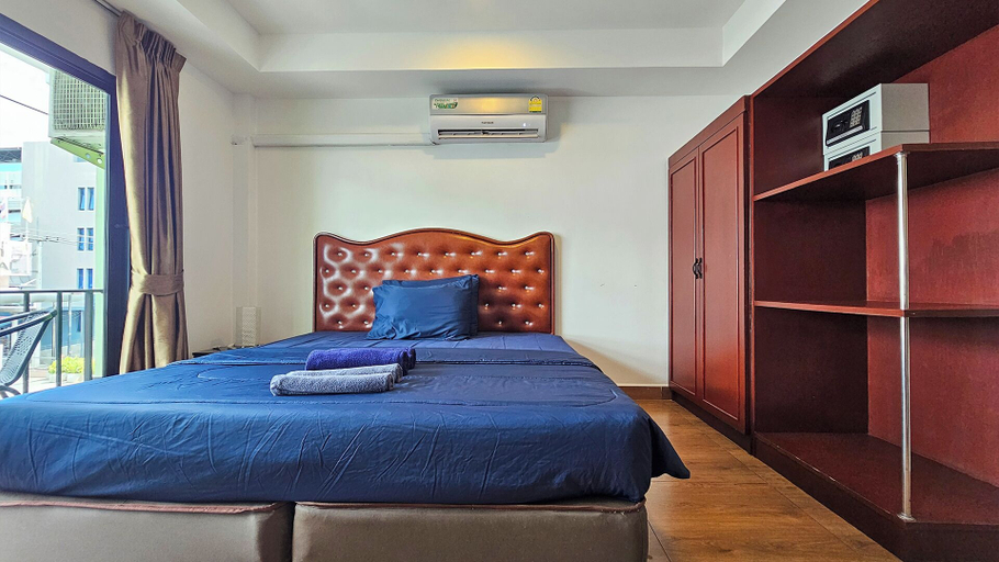 Room 4, Smyrna, Pattaya