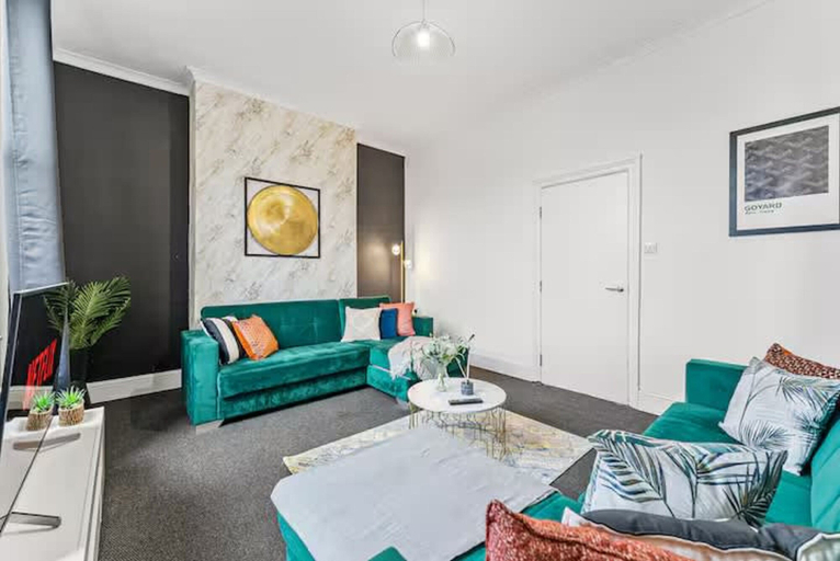 Room 2, Perfect Booking 4 Bed Home in Sheffield, Sheffield