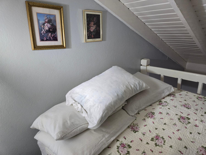 Bedroom 2, Dunn's Apartments at Sandcastles