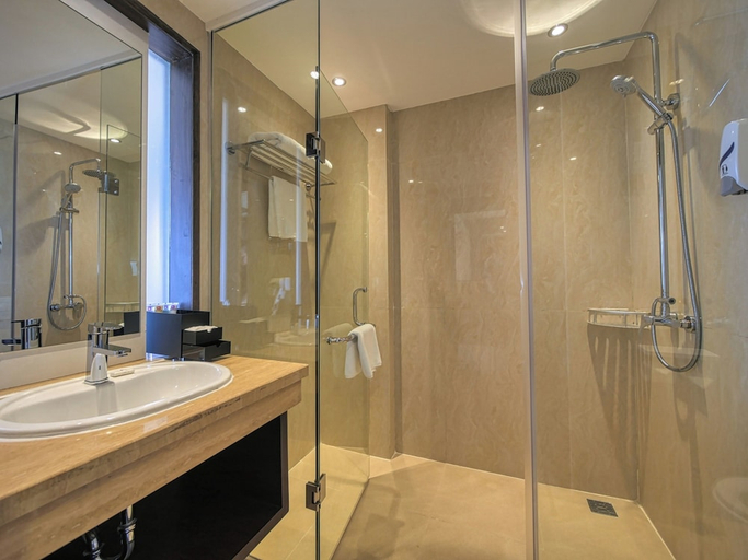 Bathroom 4, Grand Lagoi Hotel By Willson, Bintan Regency