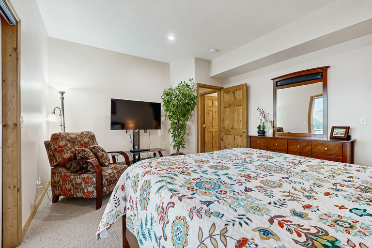 Room 2, Perfect Panoramic Paradise, Kootenai
