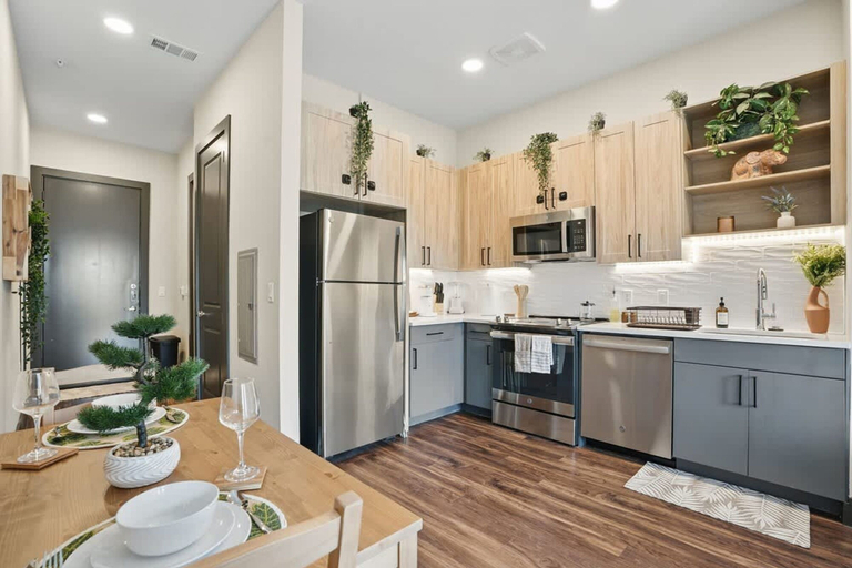 Room 3, 12min DT 6min Domain Studio-pool Free Parking, Travis