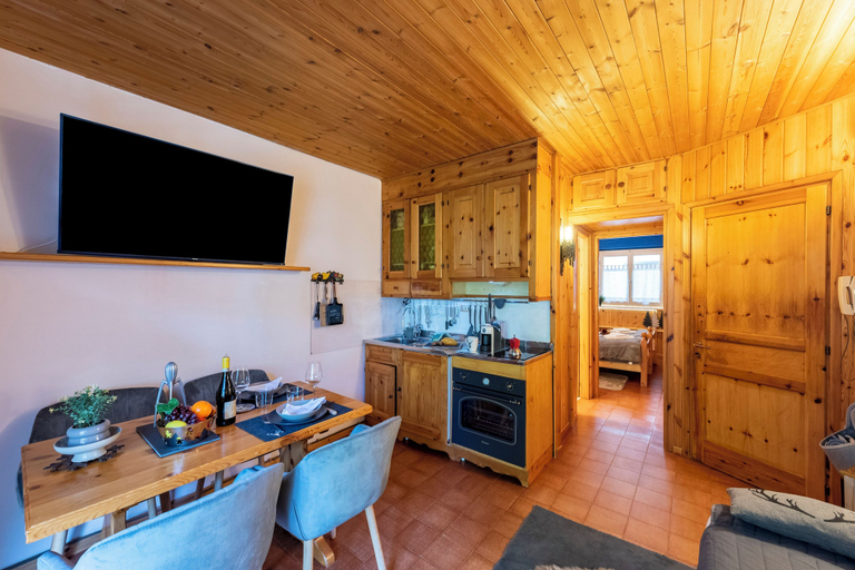 Private kitchenette, Chaberton Romantic Retreat Ski In Ski Out, Hautes-Alpes