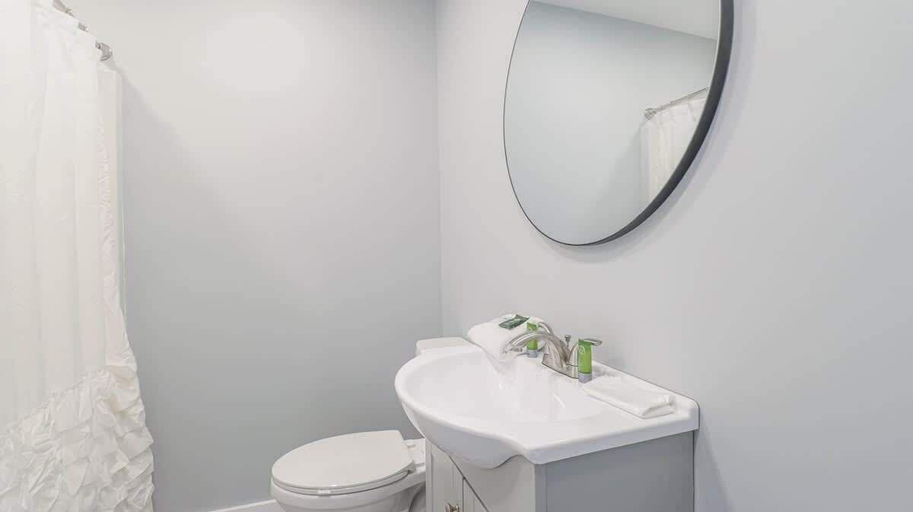 Bathroom 4, Cozy 2br/1ba Duplex Just Blocks From Downtown Biloxi, Beaches and Entertainment, Harrison