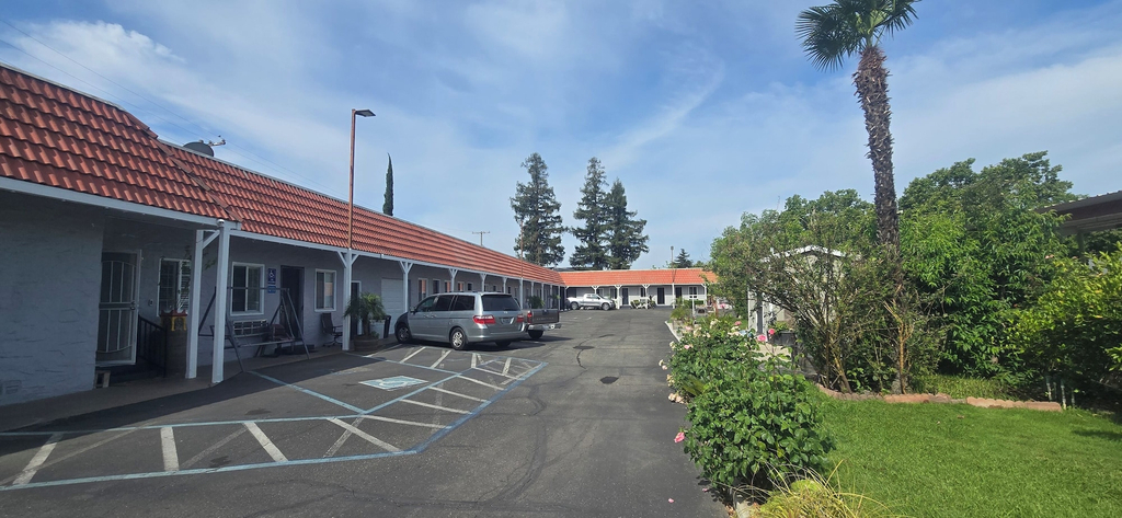 Property grounds 2, WINE COUNTRY INN, San Joaquin