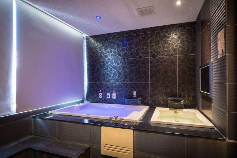 Bathroom 3, Jintang Hot Spring Hostel, New Taipei City