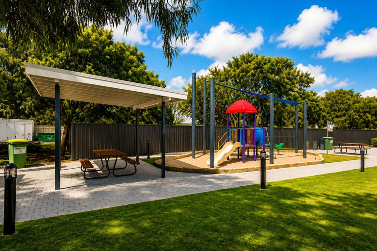 Others 3, Sea Breeze, Busselton
