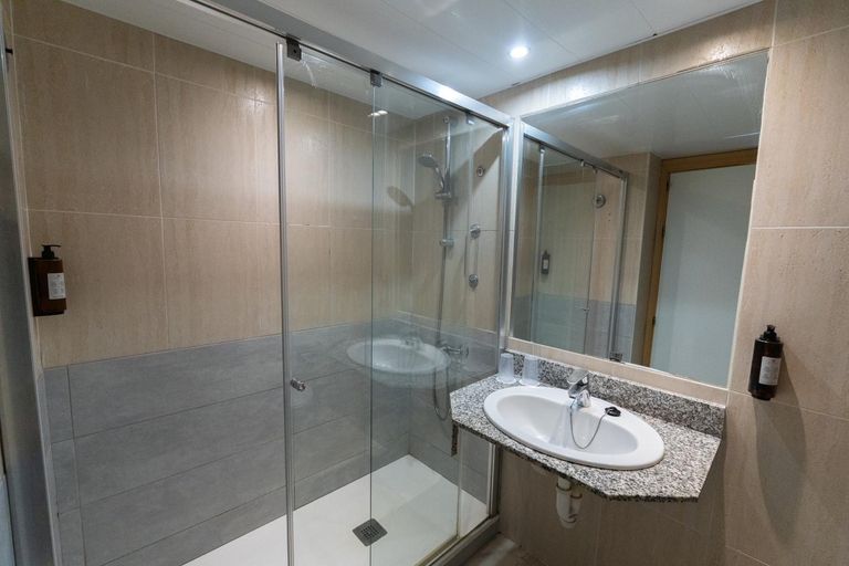 Bathroom 4, Vistasol Apartments, Baleares