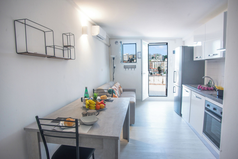 Private kitchen 2, Sea View Historic Center, Imperia