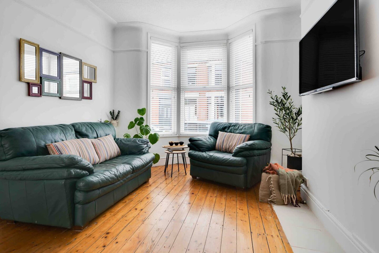 Room 5, Beatles Penny Lane Sefton Park Free Parking, Sefton