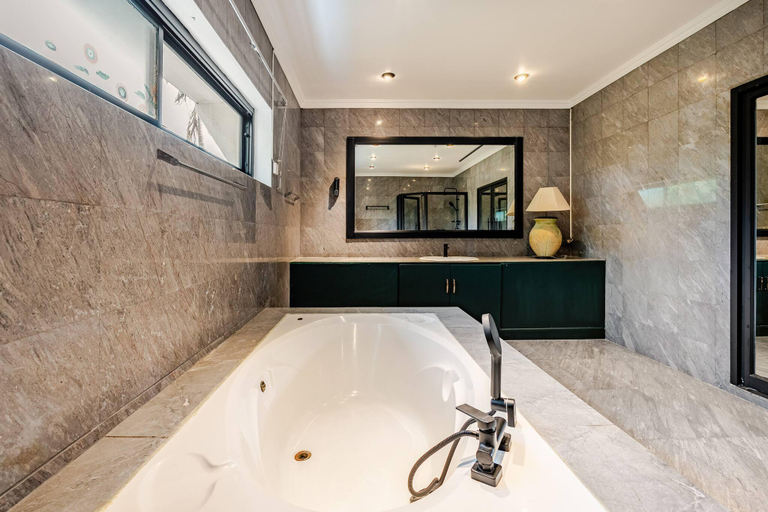 Bathroom 3, Luxury 5 BR Private Party Pool Villa Pattaya Central, Pattaya