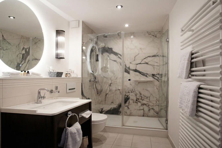 Bathroom 5, Hotel-Restaurant Erbprinz, Karlsruhe
