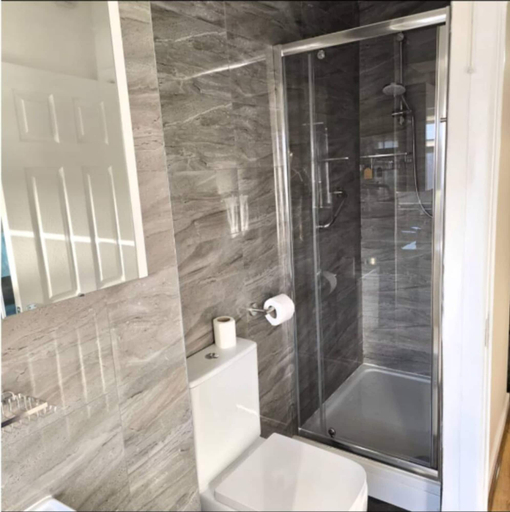 Room 2, West Midlands Home - 3BR w Free Parking and Wifi, Sandwell
