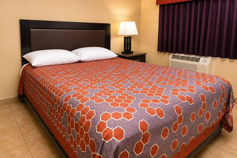 Bedroom 2, Sai Park Motel, Los Angeles