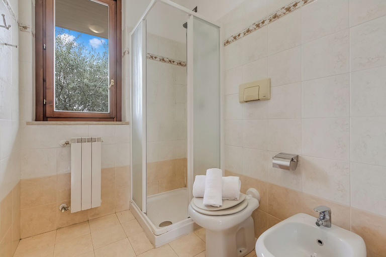 Bathroom 3, Juliette House: Shared Pool & Relax, Brescia