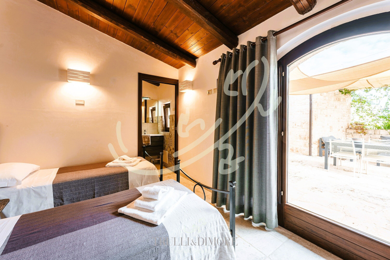 Room 2, TD Truly Trulli Gentle Breezes Across Olive Va.., Bari