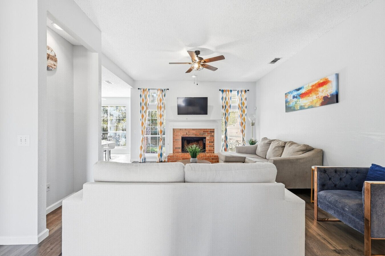 Interior 3, Bright & Cozy 4BR Home w Movie Room & Backyard, Collin