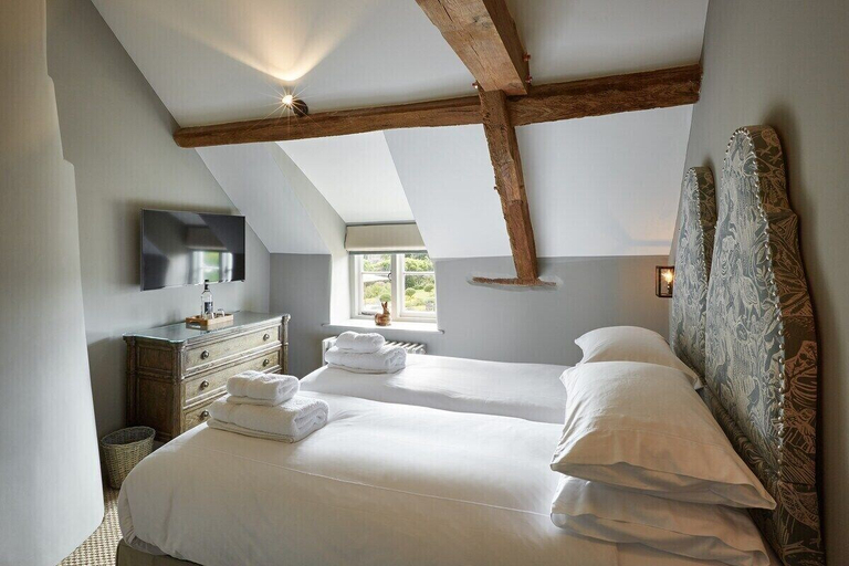 Room 4, Grey's Court Cottages, Gloucestershire