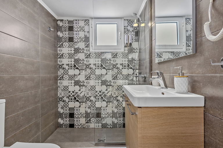 Bathroom 5, Elefsinian Mysteries Apartments, Attica