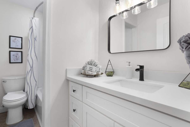 Bathroom, The Seabreeze Bungalow, Jackson