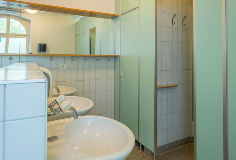 Bathroom 2, Schaffhausen Youth Hostel, Schaffhausen