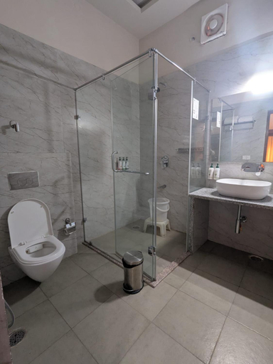 Bathroom 4, Sunrise Health Resort, Jaipur