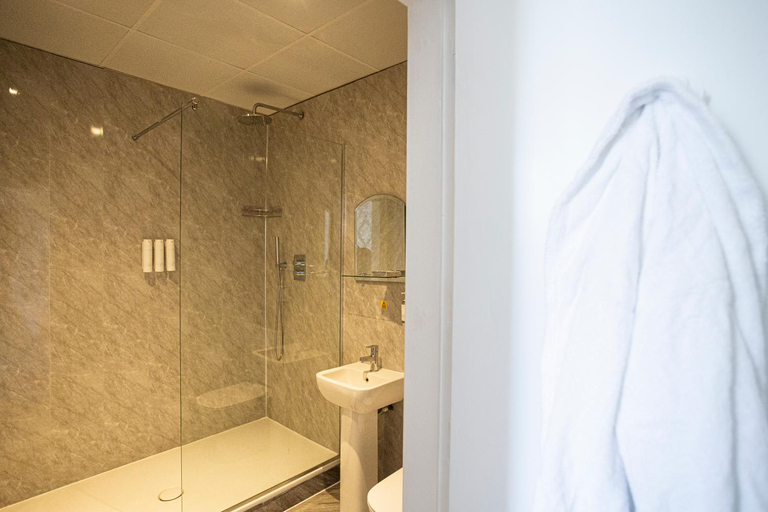 Bathroom 3, Wroxall Abbey Hotel & Estate, Warwickshire
