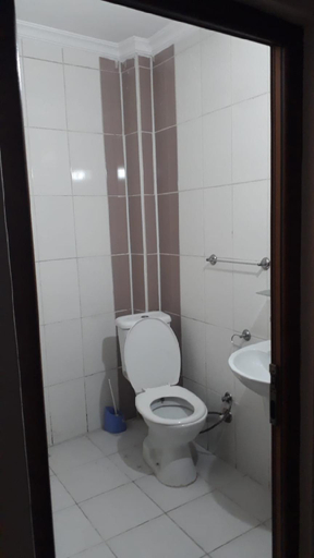 Bathroom 2, Paradıse lost, Merkez