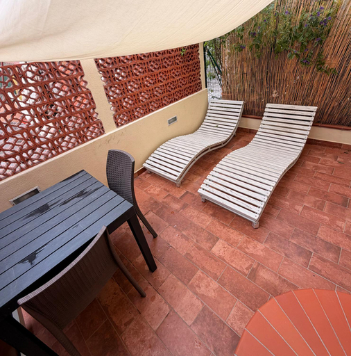 Others 4, B&B Dora 2,0, Cosenza