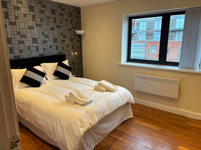 Room 2, Luxury Penthouse Apartment With Private Parking, Birmingham