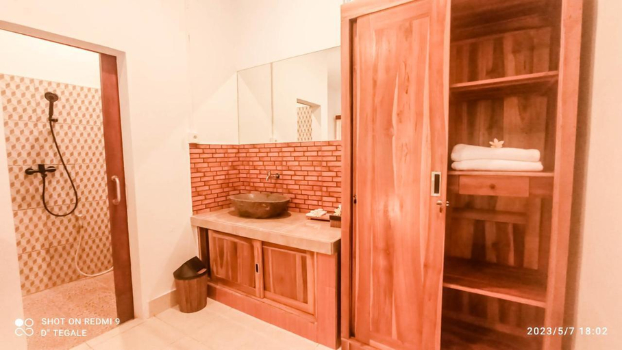 Bathroom 3, D' Tegal House, Gianyar