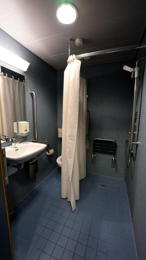 Bathroom 3, Locarno Youth Hostel, Locarno