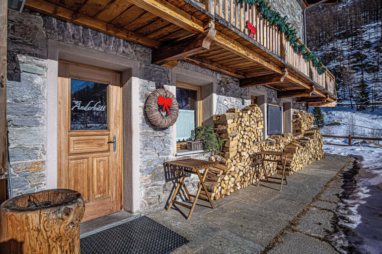 Exterior detail, Anderbätt Camere e Cucina, Aosta