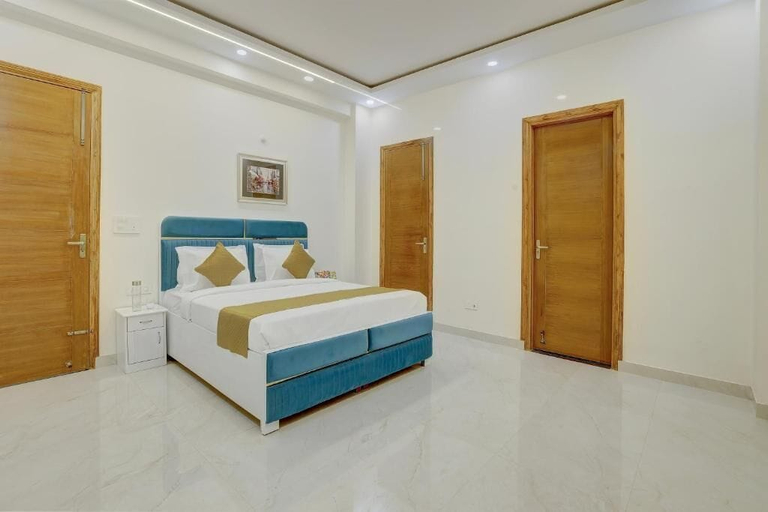 Room 4, Alaya Stays Zinnia 2BHK Apartment, Gautam Buddha Nagar