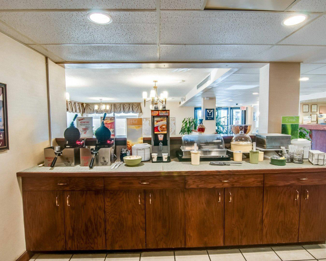 Food & Drinks 5, Suburban Studios Christiansburg - Blacksburg, Montgomery