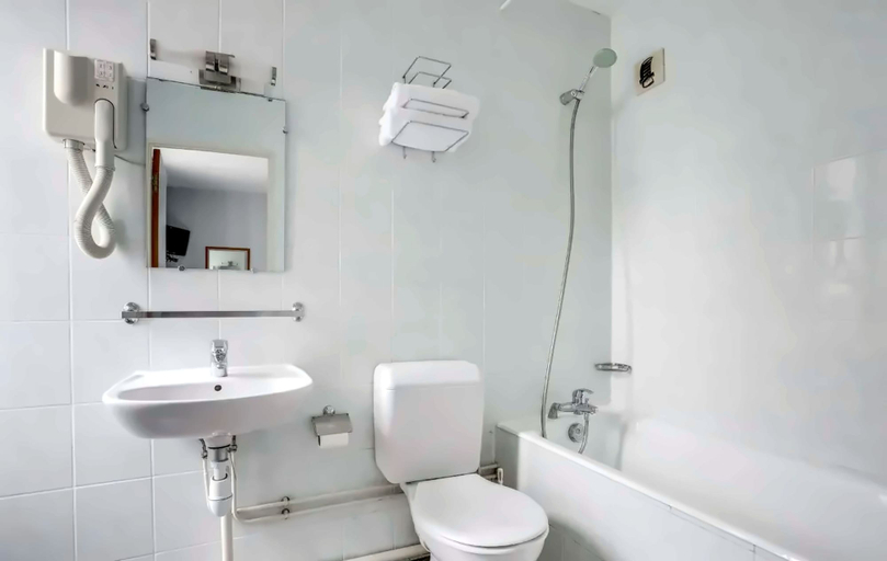 Bathroom 3, Hotel Royal Mansart, Paris