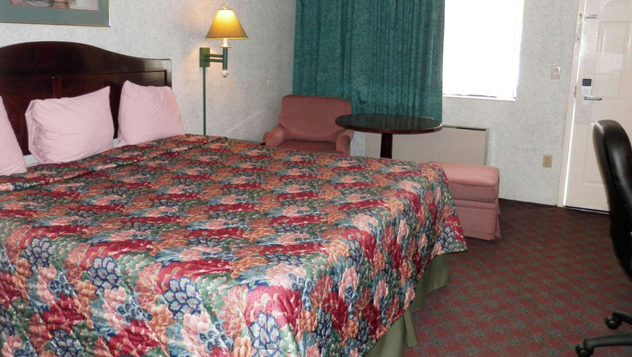 Bedroom 5, Magnuson Hotel Fowlerville, Livingston