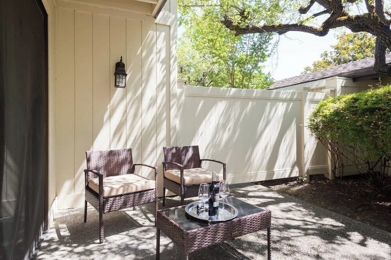 Interior 3, Romantic Napa Escape Prime Location King Bed, Private Patio & Pool, Napa