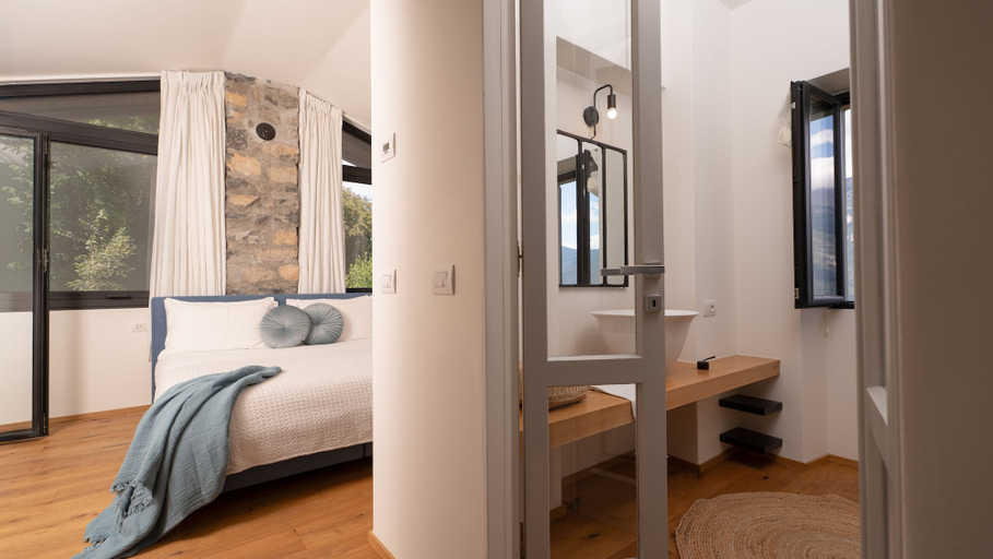 Room 5, Villa Valentina by RentAllComo, Como
