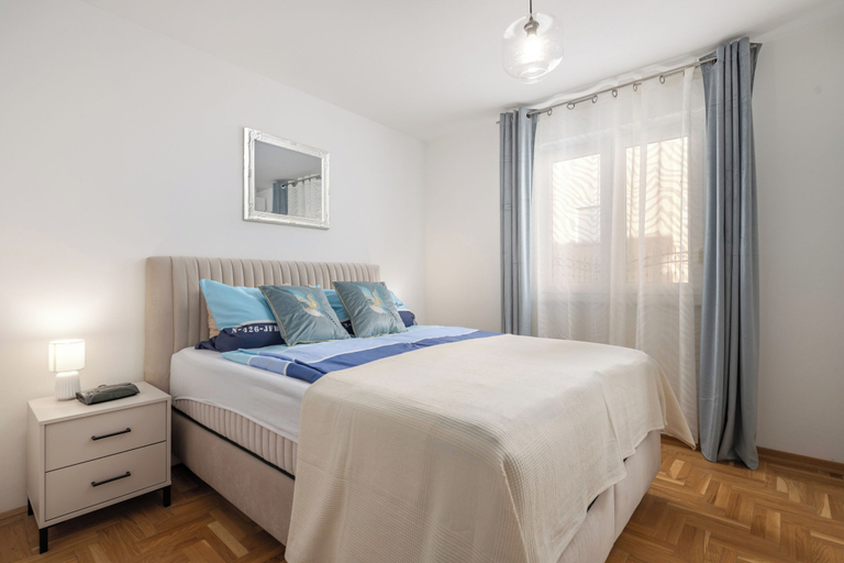Room 4, Apt Rosa Walk To Beach /w Balcony, Medulin