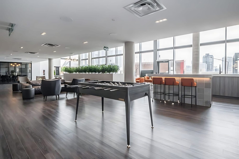 Room 2, Modern High-rise 24th Floor Condo w Private Patio, Waterloo