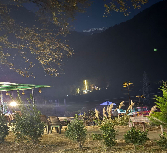 Outdoor dining, Fusion Guest House And Cafe, Kullu
