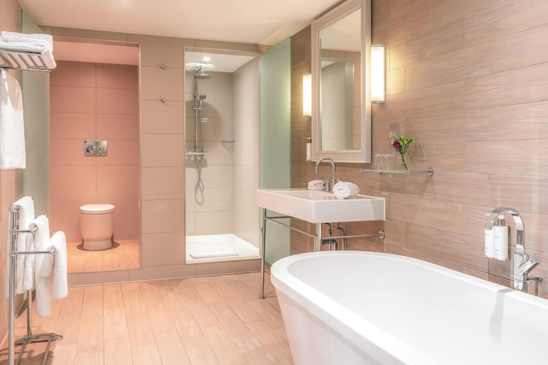 Bathroom 5, The Belfry Hotel & Resort, Warwickshire