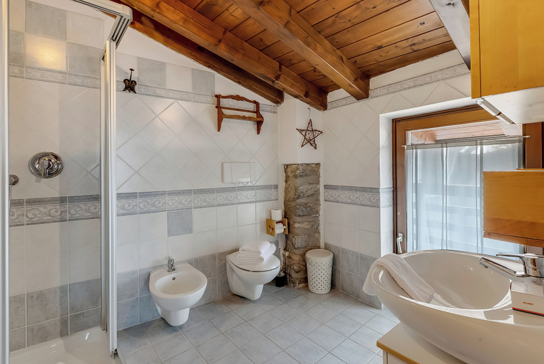 Bathroom 3, Casa Del Profeta, Trento