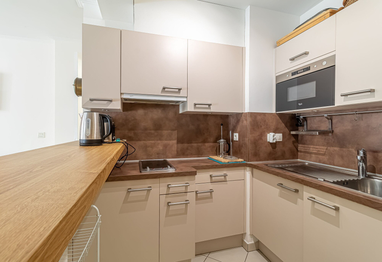 Room 5, One Bedroom Flat Near Monaco, Alpes-Maritimes